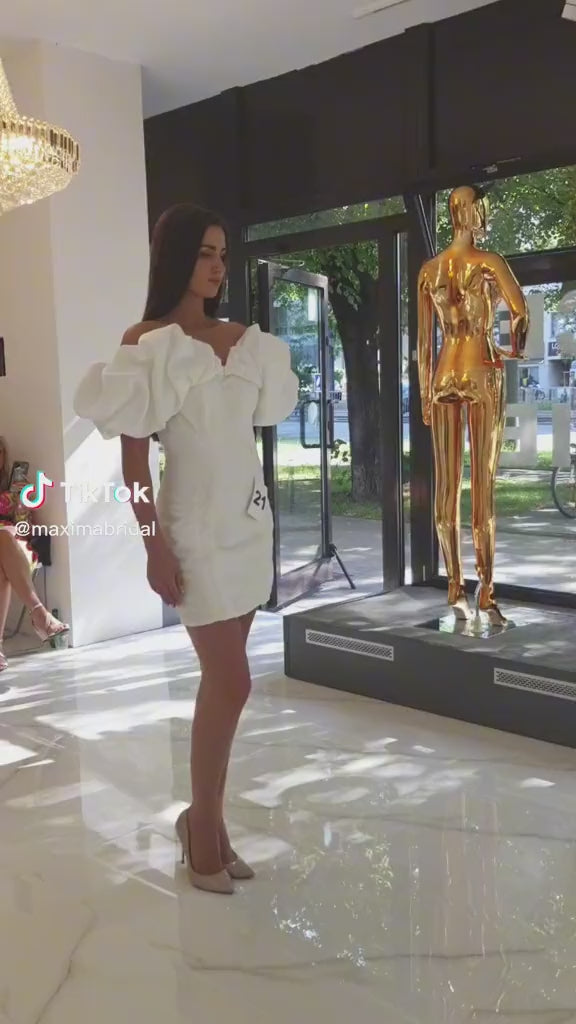 Bianca - Short Wedding Dress with Puff Sleeves